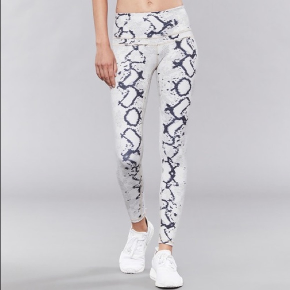Varley Biona Leggings, size L, in ivory snake!
